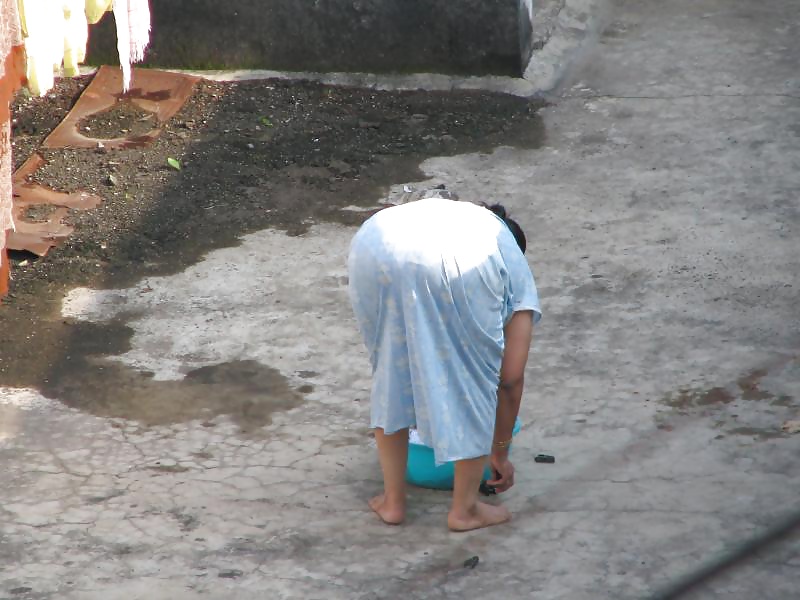 インドのおばちゃんのスパイ活動 - お尻を曲げる - ガンドの盗撮 
 #39778946