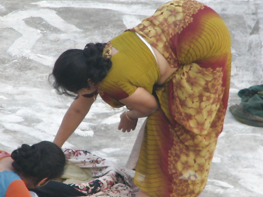 インドのおばちゃんのスパイ活動 - お尻を曲げる - ガンドの盗撮 
 #39779038