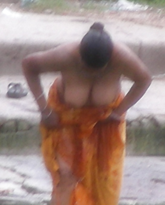 Spying indian Aunty - Ass Bend over - Gaand Voyeur  #39779184