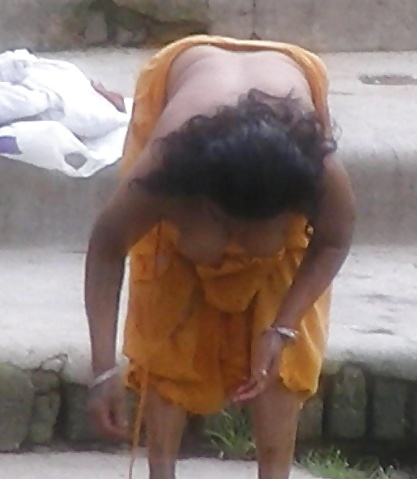 インドのおばちゃんのスパイ活動 - お尻を曲げる - ガンドの盗撮 
 #39779216