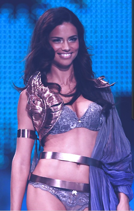 La diosa de la menta
 #23823979