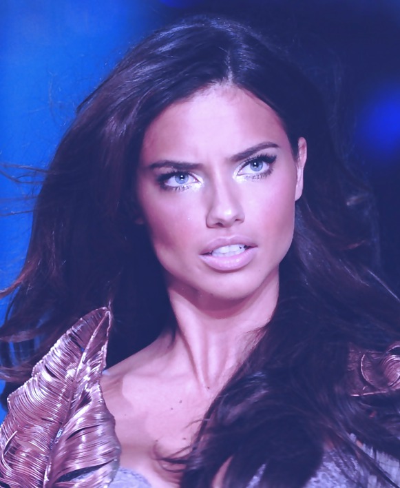 La diosa de la menta
 #23823992