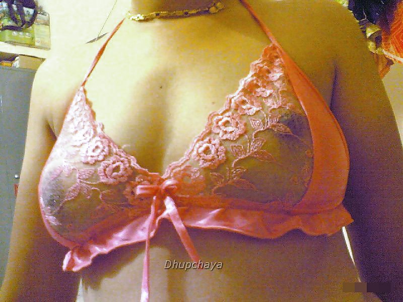 Desi aunty posando en skimpy bra y crotchless panty 
 #35726140