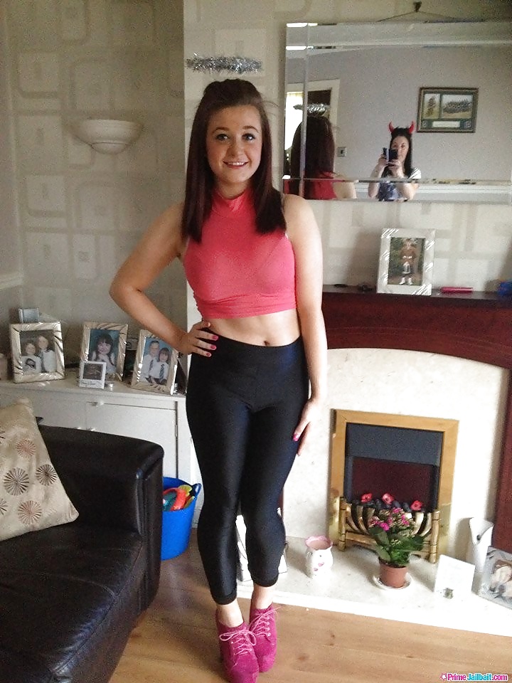 Gekleidete Jugendliche 4 #29332741