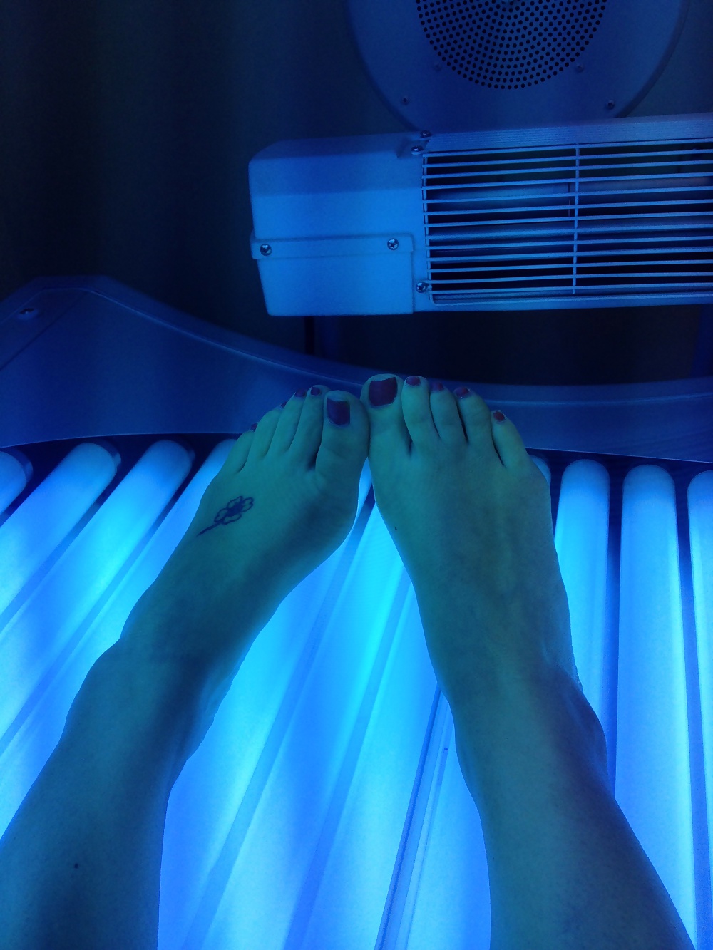 Tanning bed feet #30390001