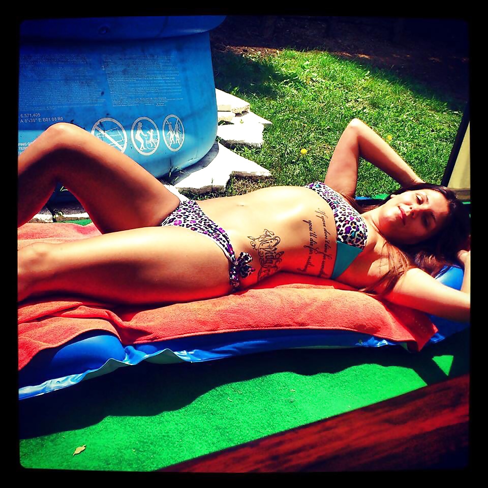 未来のポルノスター クリスティナ・セルビア
 #31648932