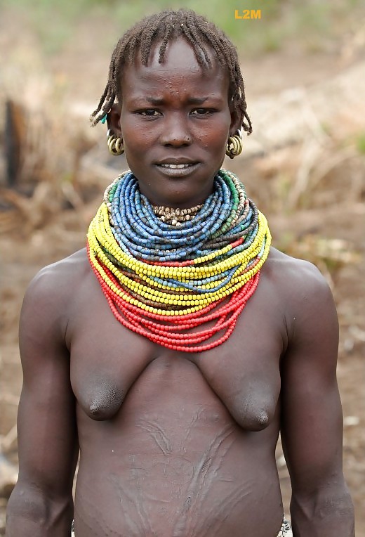エキゾチックなアフリカの部族の美しさ 
 #23490555