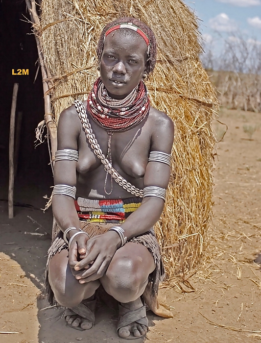 エキゾチックなアフリカの部族の美しさ 
 #23490581