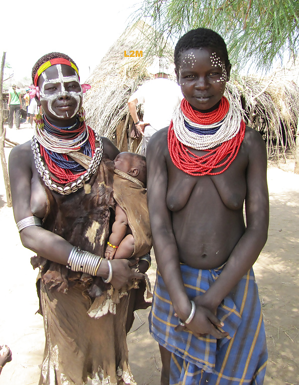 エキゾチックなアフリカの部族の美しさ 
 #23490625