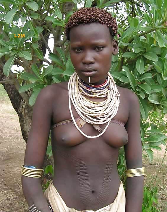 Exotische Afrikanische Stammes-Schönheiten #23490630