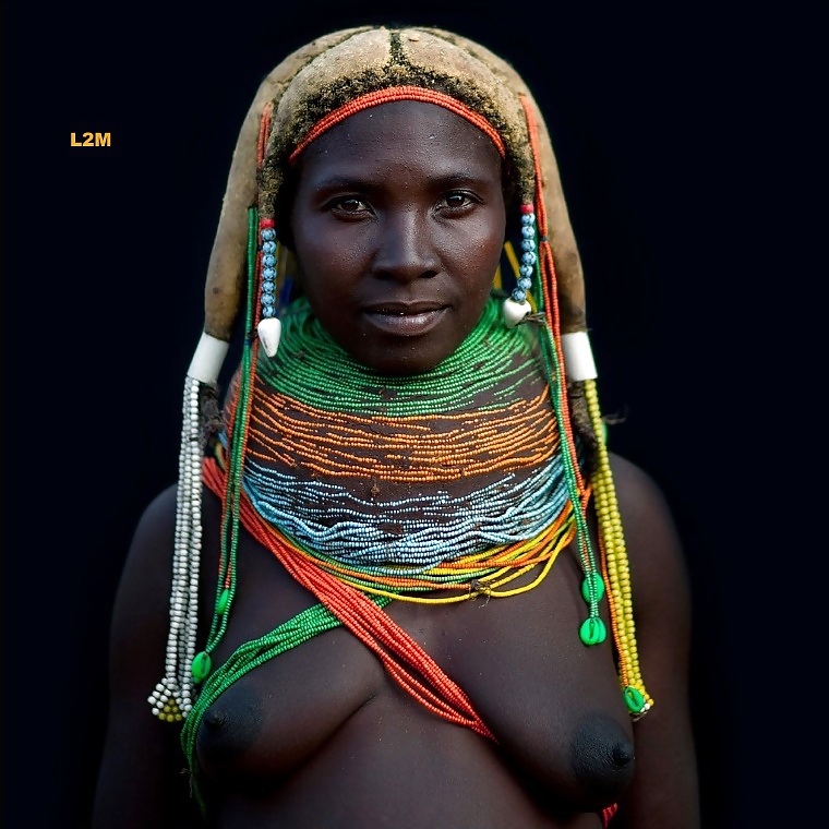 エキゾチックなアフリカの部族の美しさ 
 #23490667