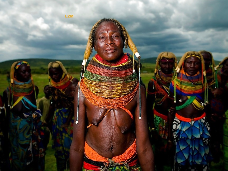 エキゾチックなアフリカの部族の美しさ 
 #23490728