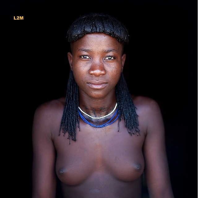 エキゾチックなアフリカの部族の美しさ 
 #23490735