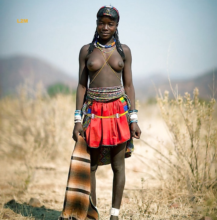 エキゾチックなアフリカの部族の美しさ 
 #23490742