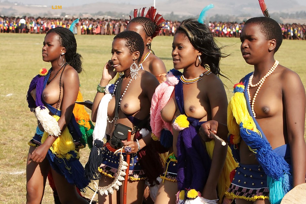 Exotische Afrikanische Stammes-Schönheiten #23490836