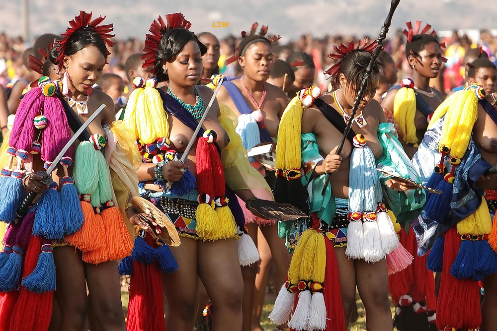 Exotische Afrikanische Stammes-Schönheiten #23490858
