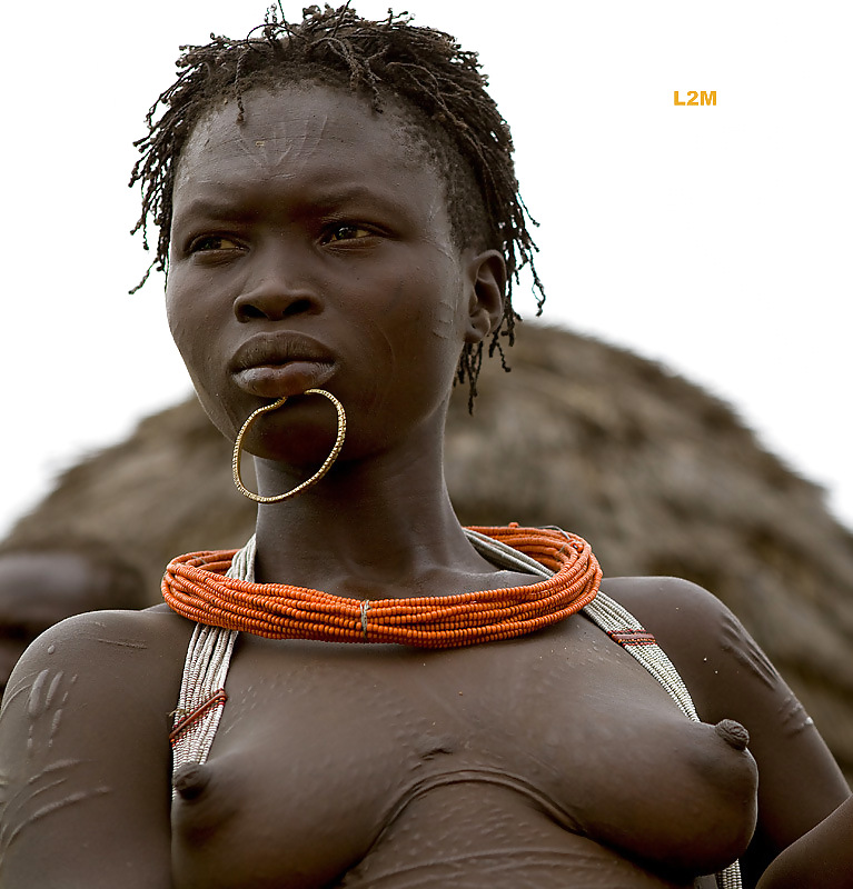 エキゾチックなアフリカの部族の美しさ 
 #23490939
