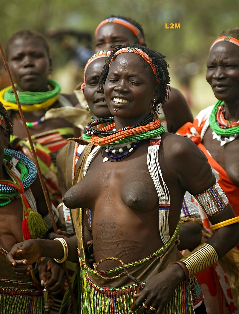 エキゾチックなアフリカの部族の美しさ 
 #23490947