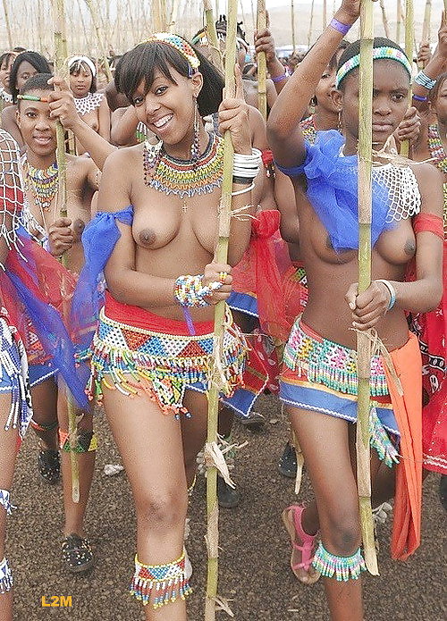 エキゾチックなアフリカの部族の美しさ 
 #23490968