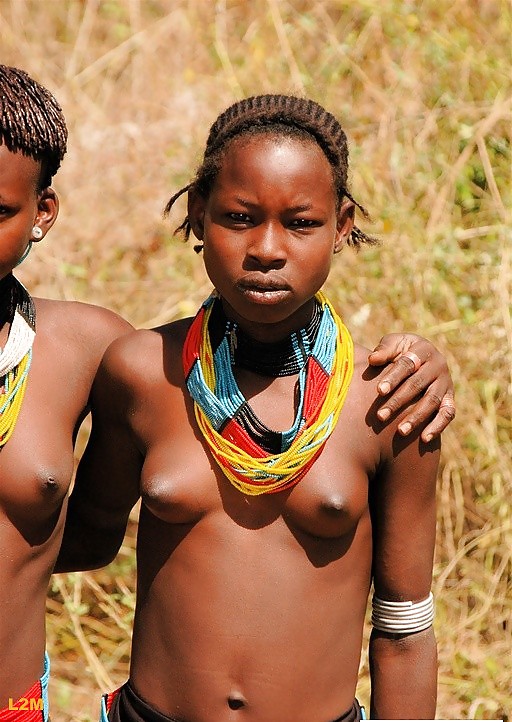 Exotische Afrikanische Stammes-Schönheiten #23490988