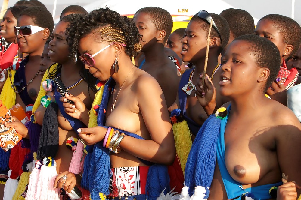 Exotische Afrikanische Stammes-Schönheiten #23491007
