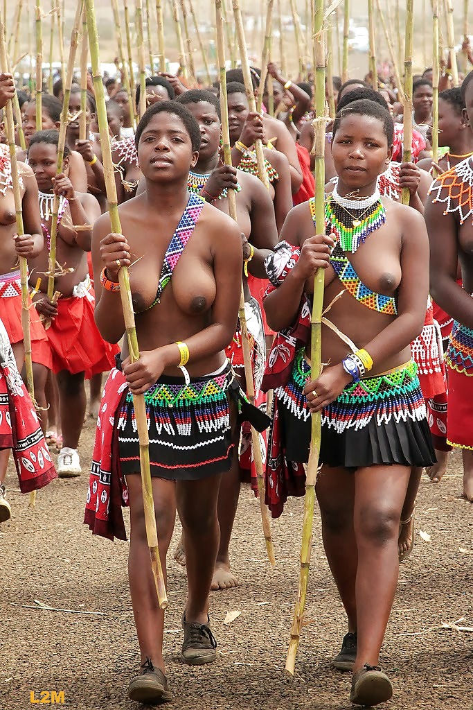 Exotische Afrikanische Stammes-Schönheiten #23491072