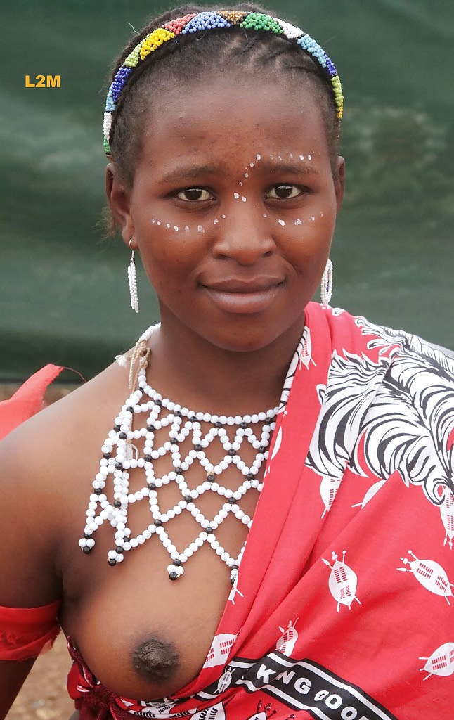 Exotische Afrikanische Stammes-Schönheiten #23491101