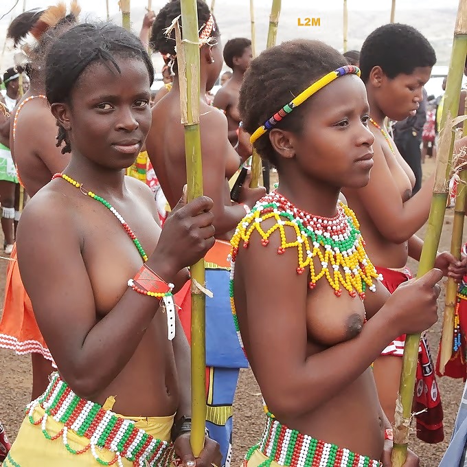 Exotische Afrikanische Stammes-Schönheiten #23491130