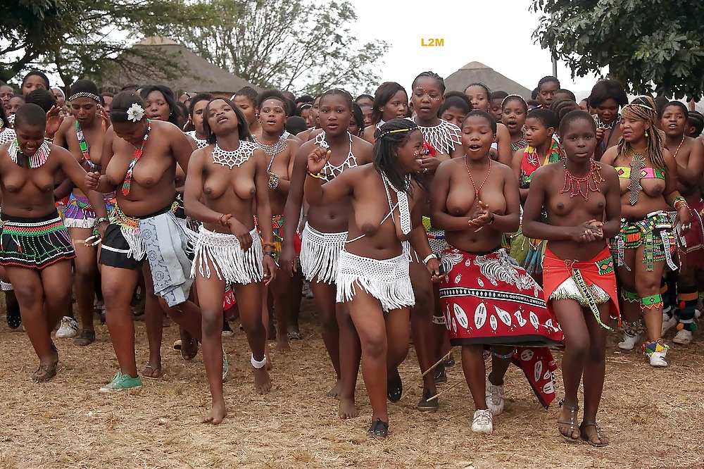 Exotische Afrikanische Stammes-Schönheiten #23491141
