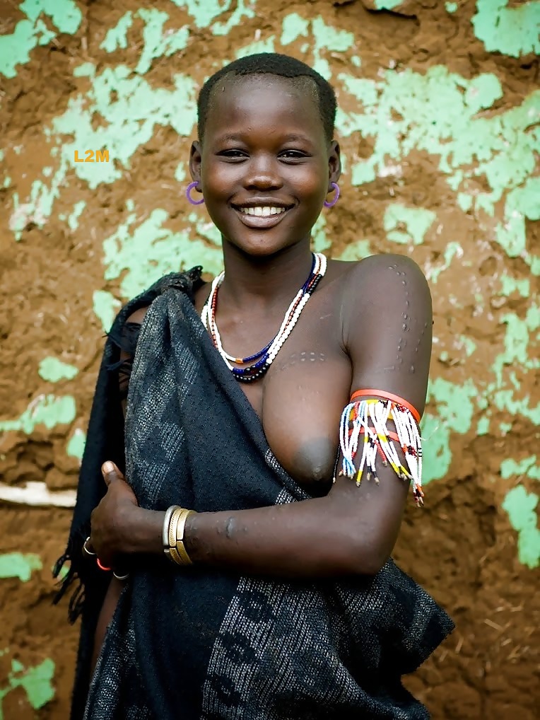 Exotische Afrikanische Stammes-Schönheiten #23491311