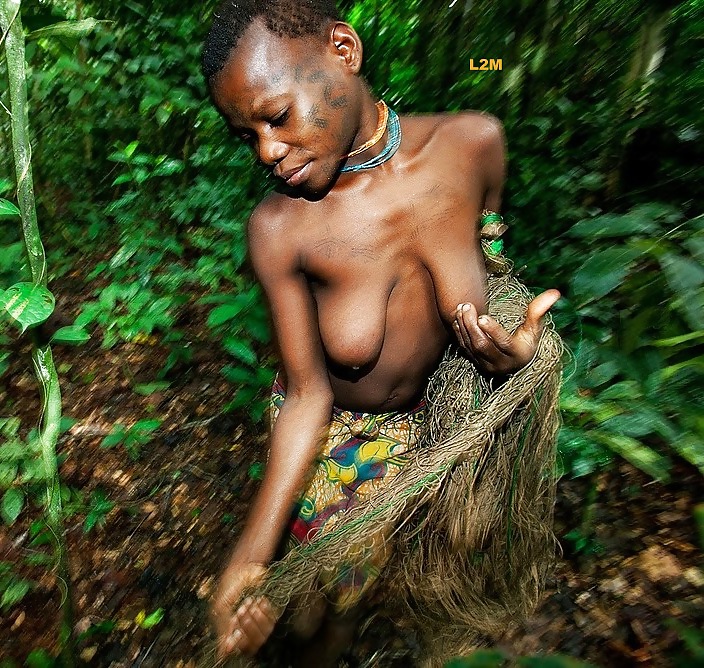 Exotische Afrikanische Stammes-Schönheiten #23491349