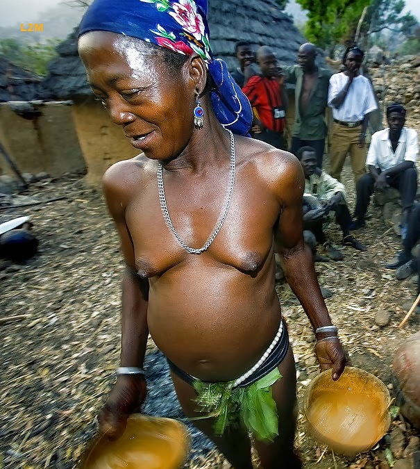 Exotische Afrikanische Stammes-Schönheiten #23491405