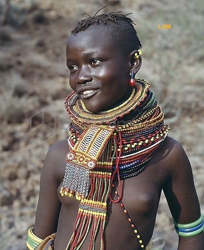 Exotische Afrikanische Stammes-Schönheiten #23491430