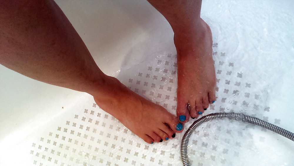 Soapy toes big clit hairy,black n green session
 #30223490