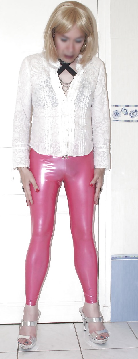 Un petit legging en latex #28014249