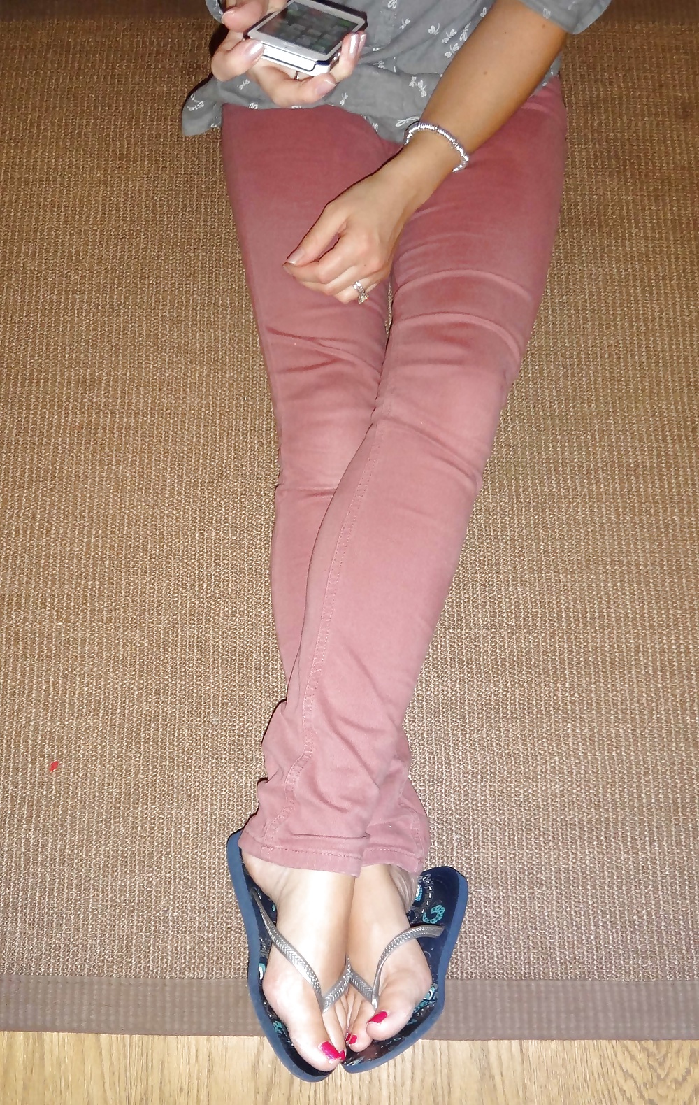 フリップフロップと足
 #40232130