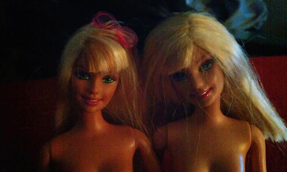 Tropical Holiday and Jornalism Barbie going Lesbian #31532940