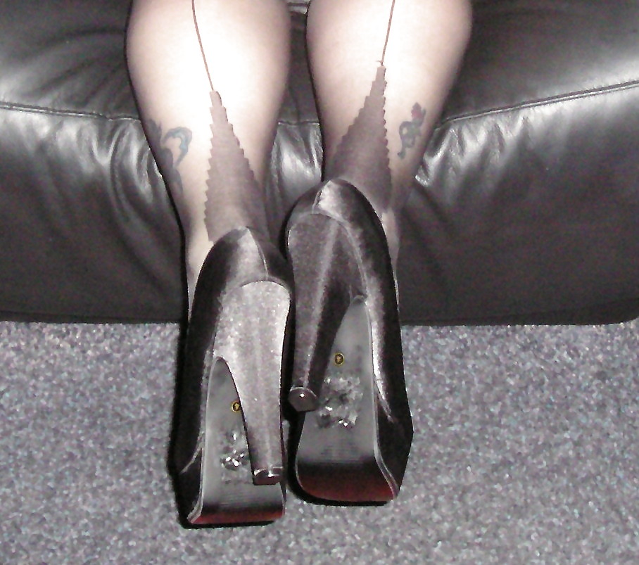 Tight pantyhose Nyloin feet and black high heels. #25077339