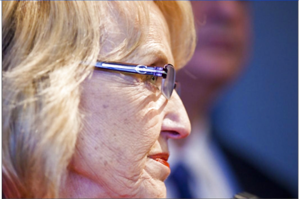 Me encanta masturbarme con la conservadora jan brewer
 #22878858