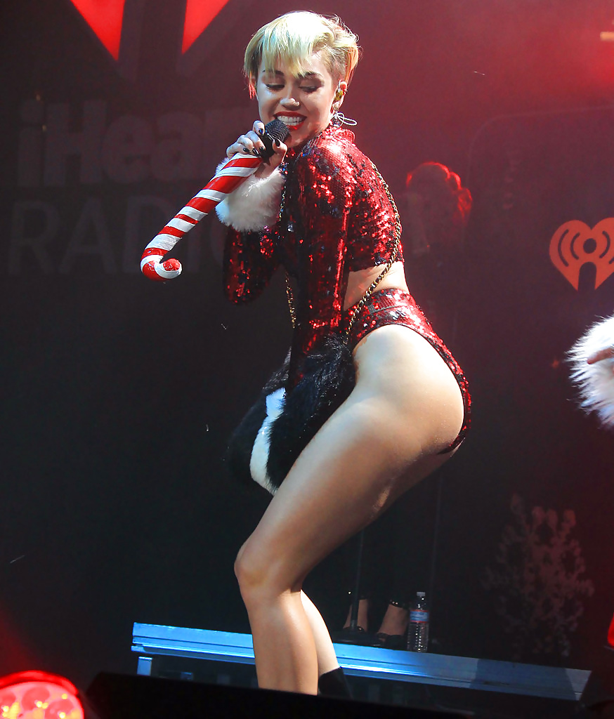 Miley Cyrus Master File #39310910