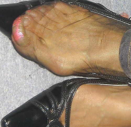 Asiatische Küken Mit Langen Nägeln Und Lange Fußnägel 2 #35648049