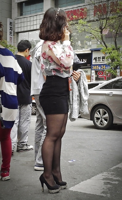 Putas coreanas en la calle
 #29359713