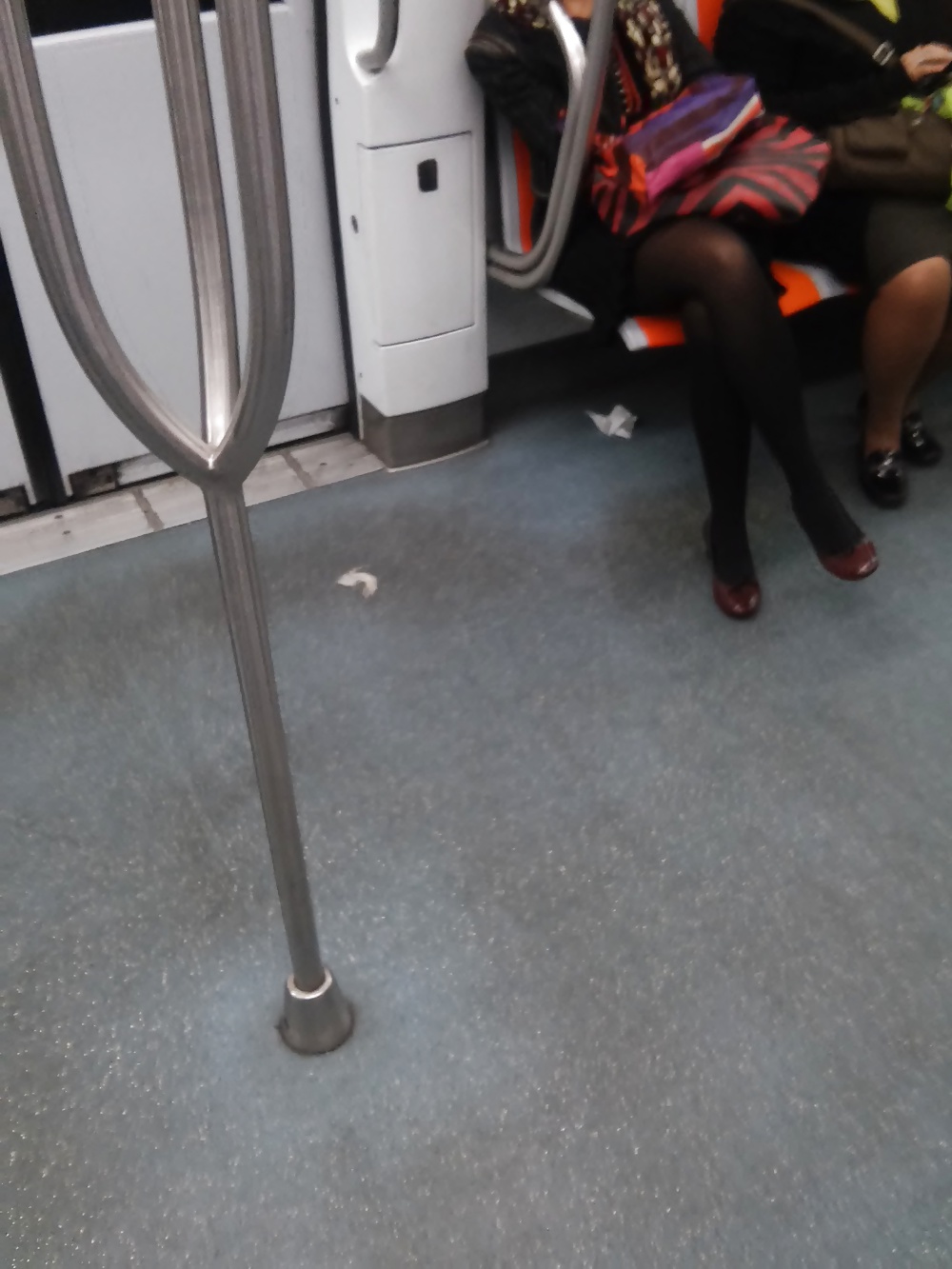Mujer italiana (milf) fotografiada en el metro (italia) 2
 #31402434
