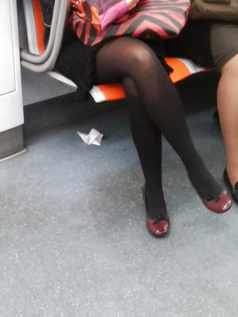 地下鉄で撮影されたイタリア人女性（ミルフ）（イタリア）2
 #31402438