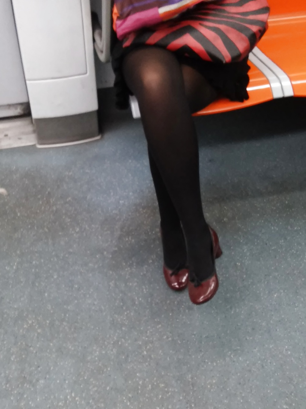 地下鉄で撮影されたイタリア人女性（ミルフ）（イタリア）2
 #31402447