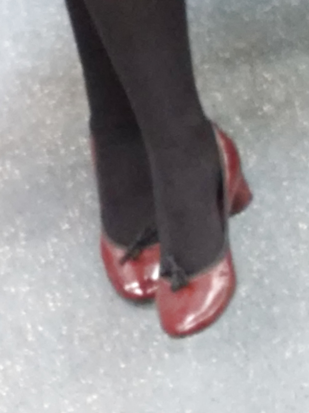 Mujer italiana (milf) fotografiada en el metro (italia) 2
 #31402449