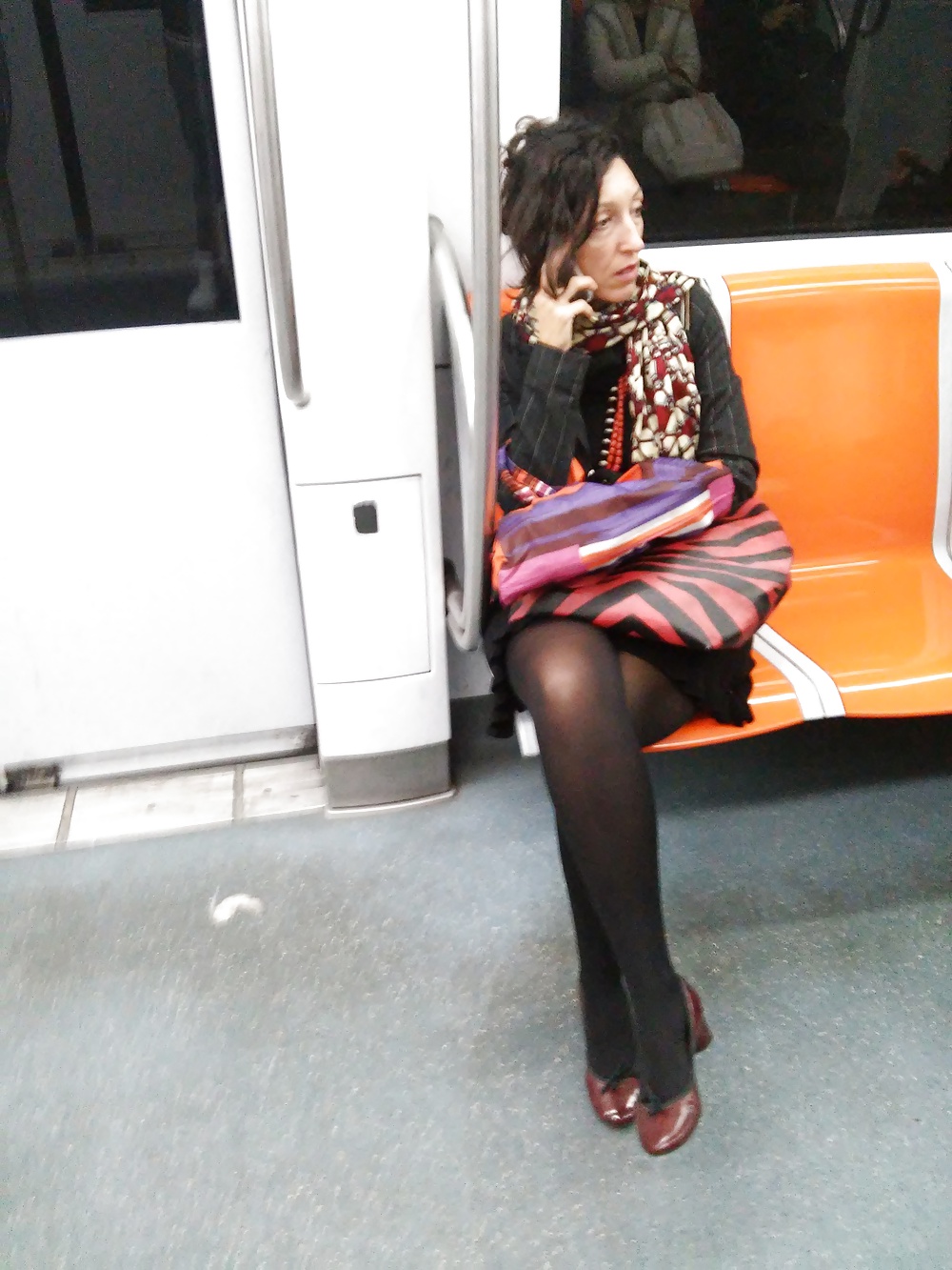 Italienisch (MILF) Frau In Der U-Bahn Fotografiert (Italien) 2 #31402454