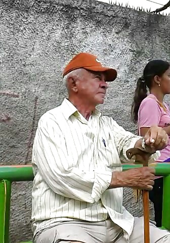 Maduro centado #23898906