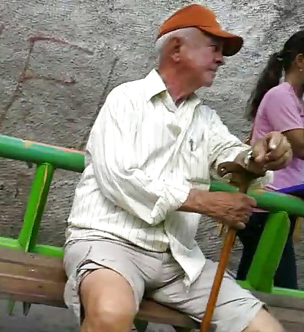 Maduro centado
 #23898911