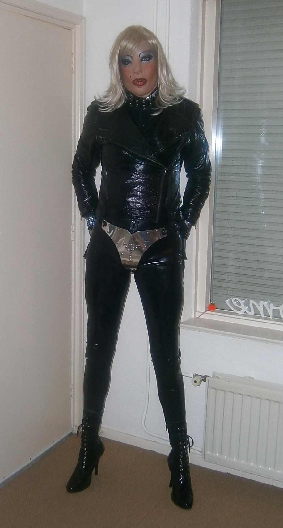 Kinky Latex-Puppe 2 #25122208